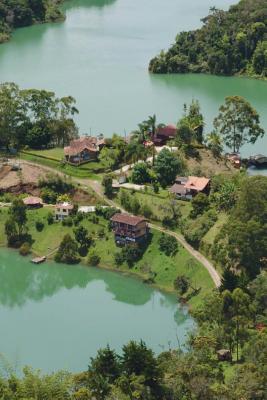 Read Guatape Lake in Antioquia Colombia Journal: 150 Page Lined Notebook/Diary - NOT A BOOK | ePub